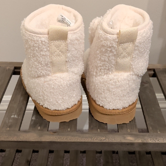 Miffy Cream Plush Bunny Boots - Picture 6 of 8